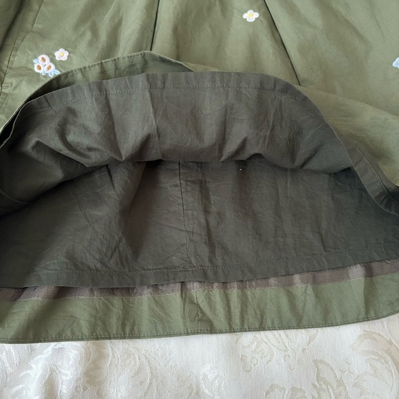 ❤️2/$15 or 3/$21❤️ J. Crew Olive Embroidered Miniskirt w/Tie Waist, Size 00 - Picture 8 of 12